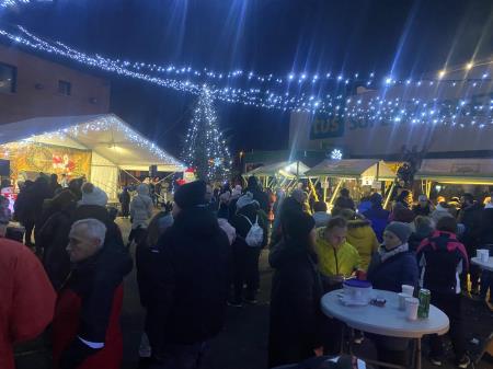 Praznični božično-novoletni bazar učencev OŠ Koroški jeklarji (14)